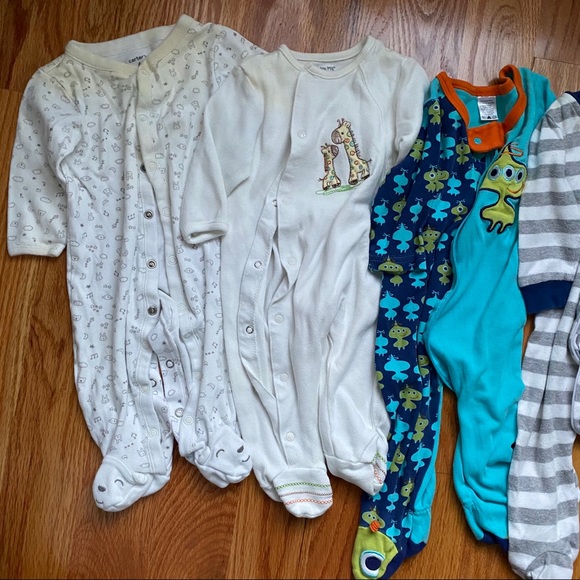 Bundle of 5 baby footie pjs 3-9 months - Picture 8 of 10